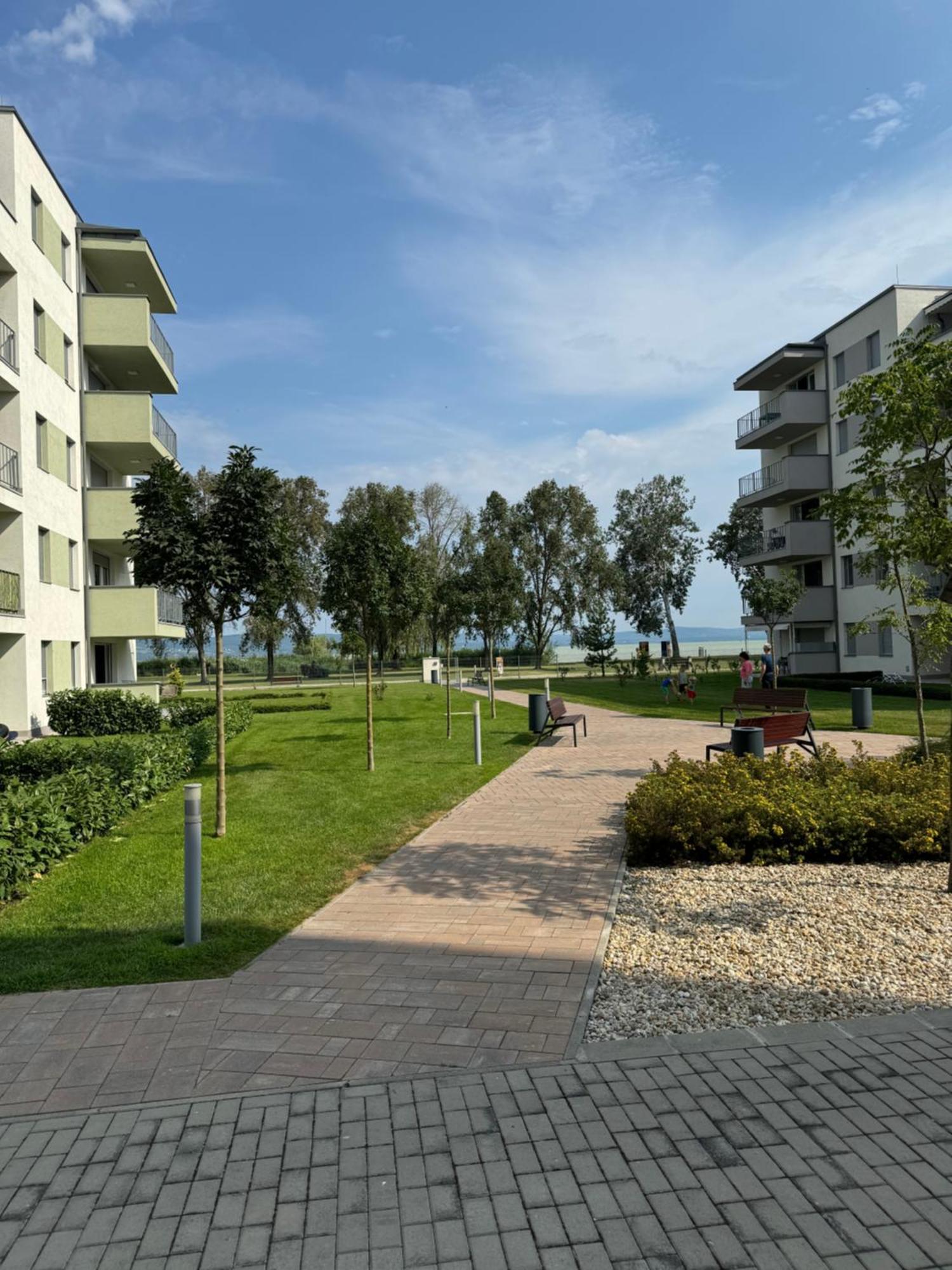 Lelle Resort Apartman Balatonlelle Exterior photo